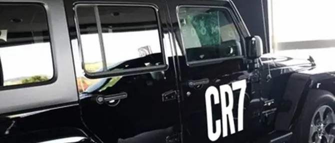 Tutti pazzi per CR7. A Roccella spunta una jeep...personalizzata