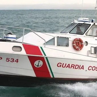 Crotone, sedicenne salvato in mare dalla Guardia costiera