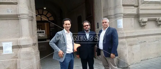 Nuova tassa sui rifiuti a Catanzaro, la Prefettura acquisirà documenti al Comune