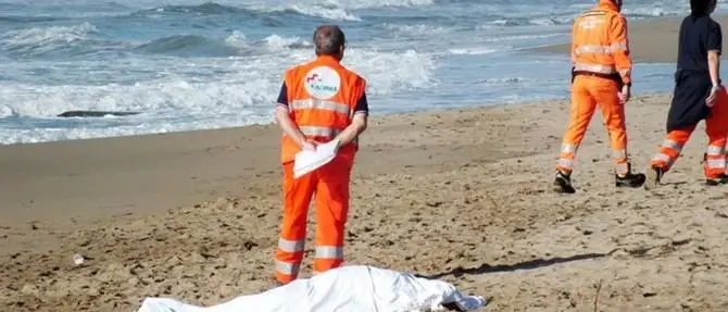 Il nonno eroe morto per salvare la nipote che rischiava di annegare