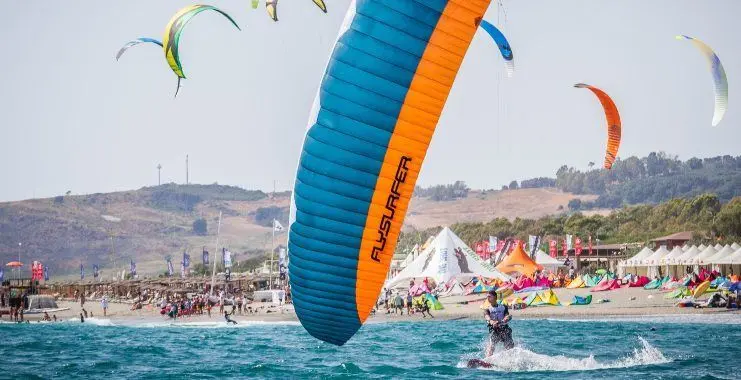 KITESURF | Le onde e il vento di Gizzeria spingono la Calabria al centro del mondo