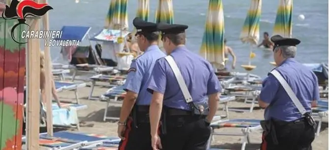 Sequestro di merce contraffatta sulla costa vibonese