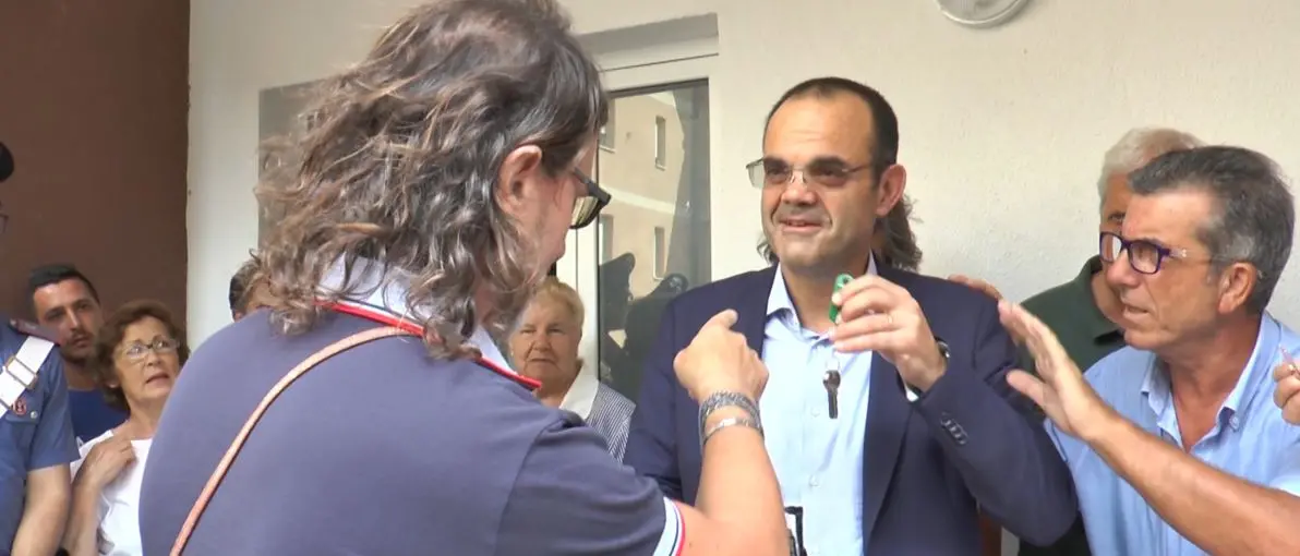 Catanzaro, consegnati 14 alloggi popolari. Malumori per lo stato di degrado