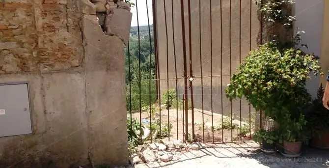 Incidente sul lavoro a Borgia, muore operaio travolto da un muro