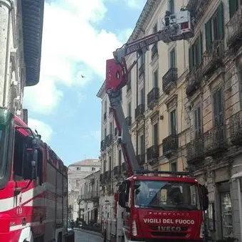 Catanzaro, crollano intonaci su corso Mazzini: nessun ferito