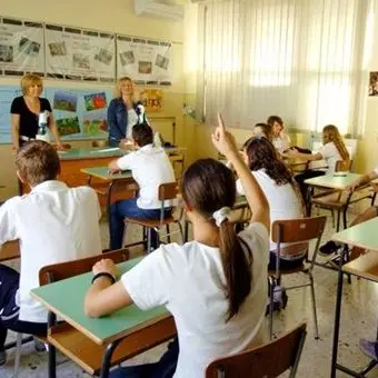 Sorteggio delle sezioni in una scuola di Catanzaro, arrivano i carabinieri