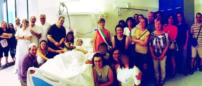 L’amore che supera la malattia, si sposa in ospedale poco prima di morire