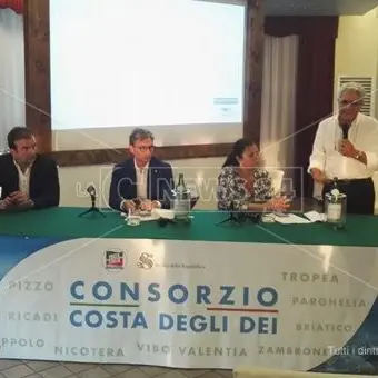 Un consorzio di comuni per rilanciare la Costa degli Dei, la proposta di Mangialavori