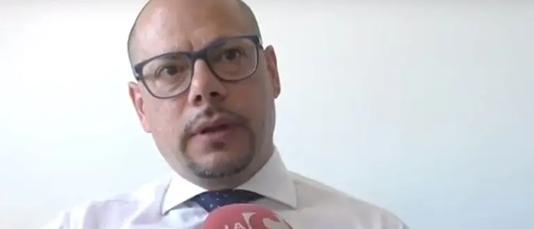 Minacce, intimidazioni e una vita sotto scorta. Bombino e il coraggio di dire no