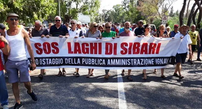 Porto Laghi Sibari chiuso, i cittadini scendono in piazza