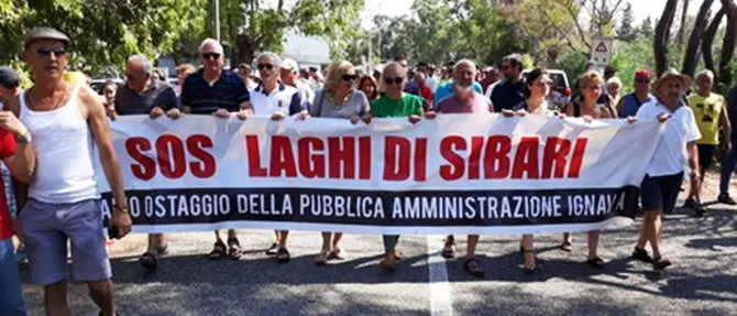 Porto Laghi Sibari chiuso, i cittadini scendono in piazza