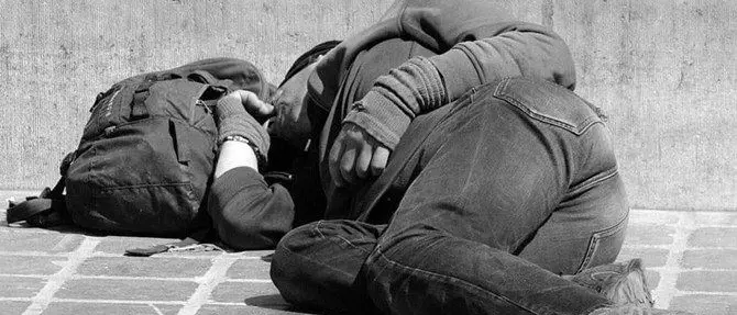 Sfrattato dal Comune ora dorme per strada