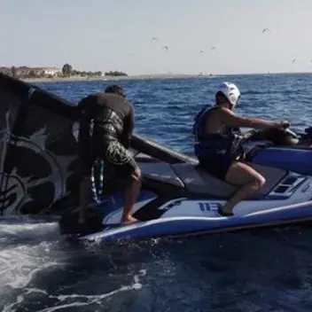 Giovane kitesurfer soccorso al largo di Pellaro