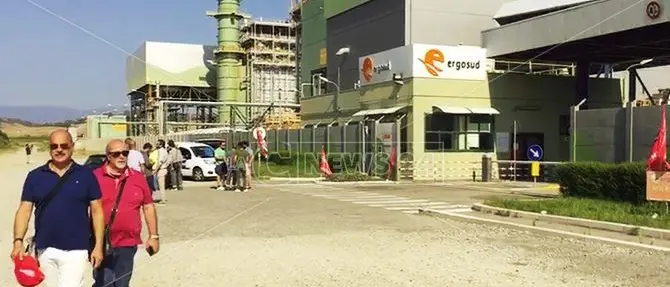 Scandale, protestano gli operai della Ergosud -VIDEO