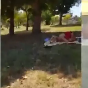 Sorpresi a fare sesso al parco di Rende: «Scusate, abbiamo esagerato»