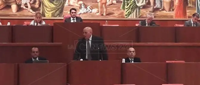 Oliverio vuole la verifica in Aula: «Basta buttare merda su questo governo»