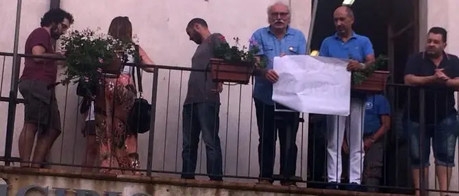 Petrizzi, invalido civile sfrattato: Pap e Usb chiedono un alloggio popolare -VIDEO