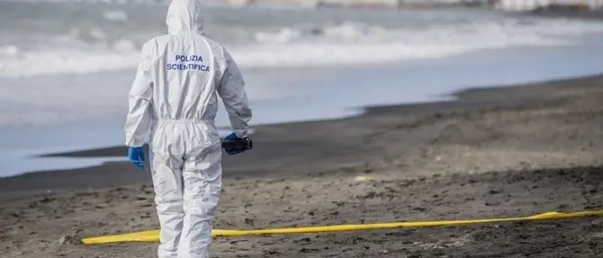 Orrore in spiaggia, rinvenuto un piede umano