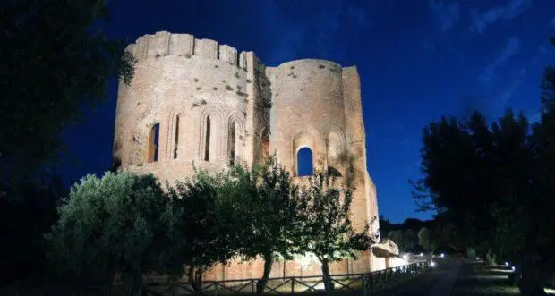 La “Carmen” di Gades arriva a Scolacium: il flamenco mondiale illumina la notte dell’Armonie d’Arte Festival\n