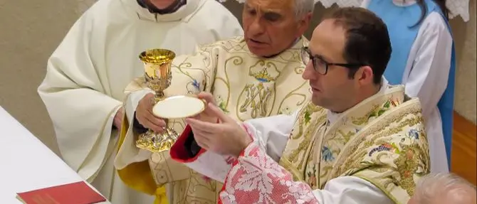 Parroco su Facebook: «Se un prete ha necessità fisiche lo faccia con un animale»