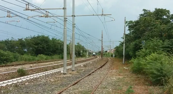 Giovane travolto e ucciso da un treno a Gizzeria Lido