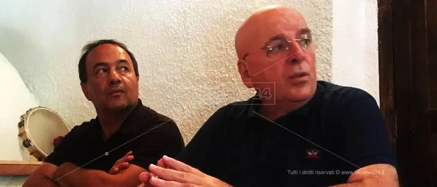 «Il modello Riace non può morire». Oliverio incontra il sindaco Lucano