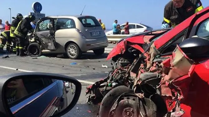 Scontro frontale a San Lucido, riaperta la Statale 18