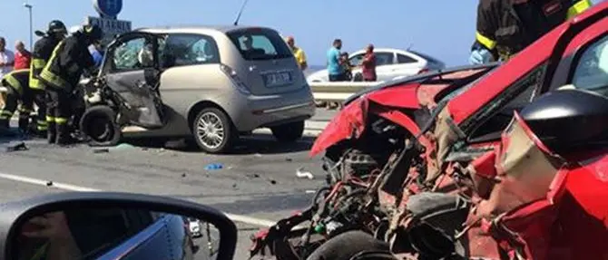 Scontro frontale a San Lucido, riaperta la Statale 18