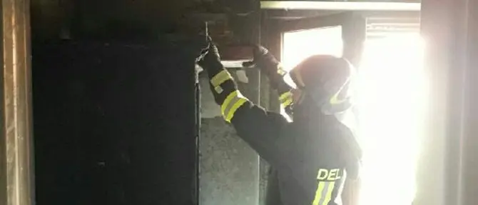 Pizzo, in fiamme appartamento in un residence