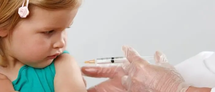 Vaccini, dirigenti scolastici rassegnati al caos. «Classi separate per bimbi più deboli? Idiozia»