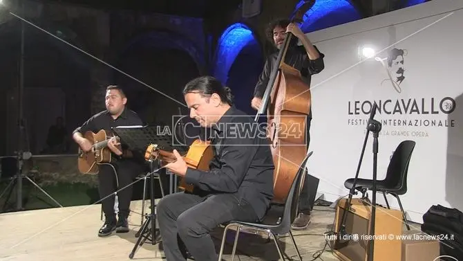 Applausi a Montalto per il Gipsy Jazz Trio - VIDEO