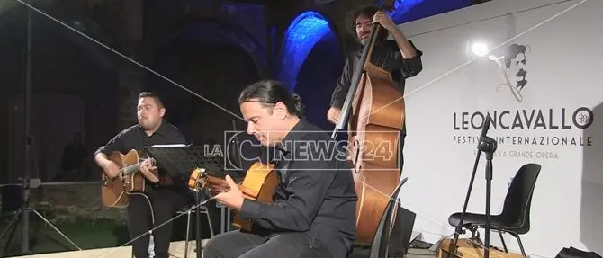Applausi a Montalto per il Gipsy Jazz Trio - VIDEO