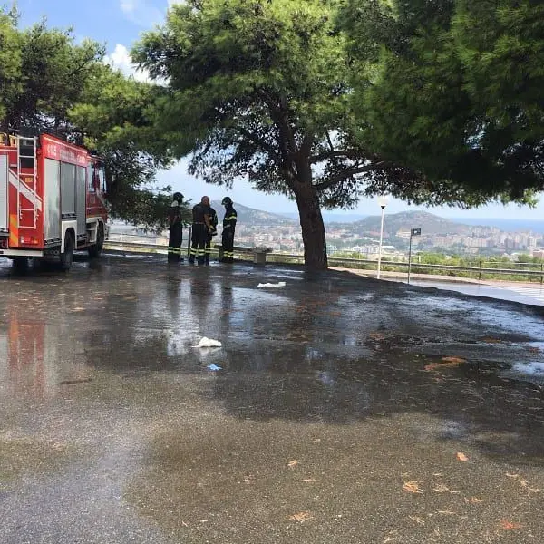 Colpiti da un fulmine durante il temporale: due persone in gravi condizioni