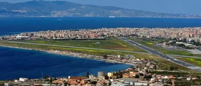 Aeroporto di Reggio, Cannizzaro: «Situazione drammatica, serve un intervento immediato»