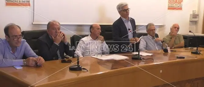 Medici e infermieri aggrediti in ospedale, Crotone si ribella