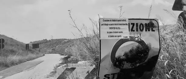 La provinciale chiusa che ha messo in ginocchio Mileto e fa scappare i turisti - VIDEO