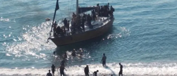 Migranti, 72 naufragati sulla spiaggia di Africo