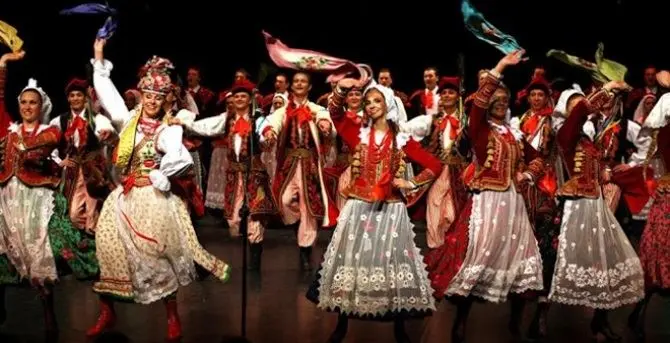 Natura e arte alla IX “Rassegna del folklore internazionale” di Morano