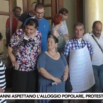 Reggio, i cittadini occupano il Comune per il diritto alla casa