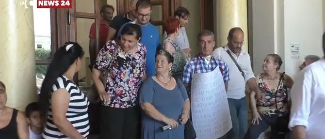Reggio, i cittadini occupano il Comune per il diritto alla casa