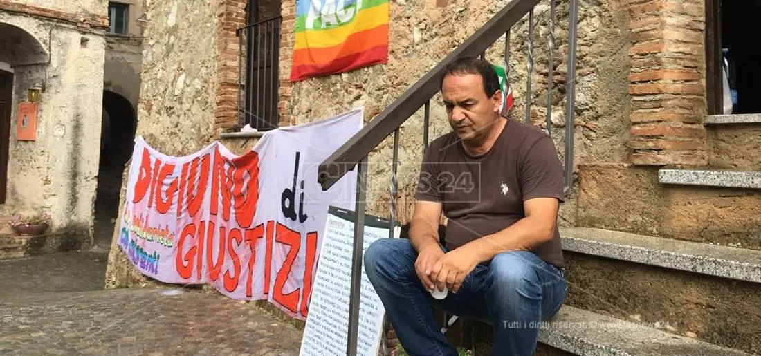 Riace, ecco cosa Salvini contesta a Lucano. «I rifugiati si lamentano e non parlano bene»