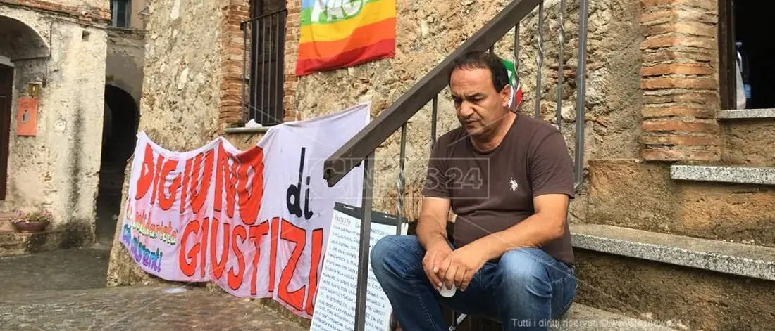 Riace, ecco cosa Salvini contesta a Lucano. «I rifugiati si lamentano e non parlano bene»