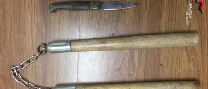 Briatico: rissa a colpi di coltello e nunchaku, l’arma di Bruce Lee