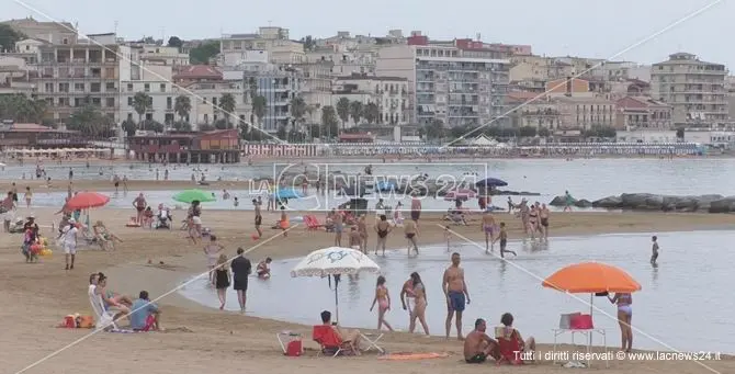 Estate a Crotone, nei lidi trend in aumento: «Il mare pulito fa tornare i turisti» -VIDEO