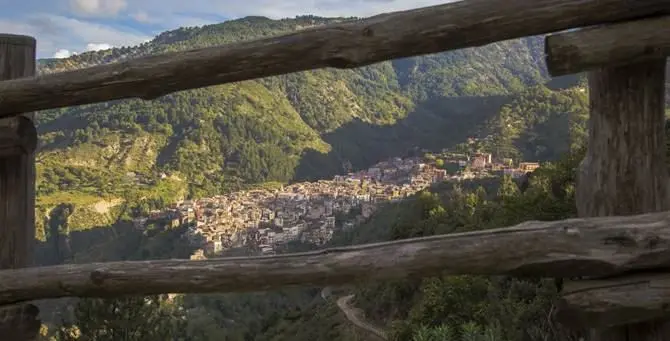 Ferragosto nel Cosentino: melanzane e movida al suono della Remurata