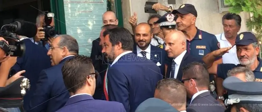 Salvini a San Luca accolto tra gli applausi: «Lo Stato c'è ed è meglio della 'ndrangheta»