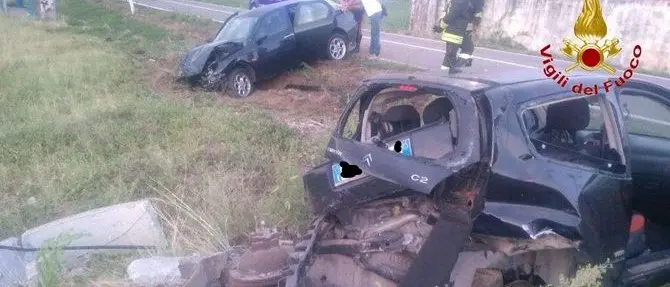 Pizzo, violento impatto sulla statale 18: due feriti