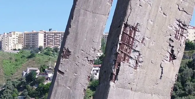 Psicosi da crollo, il video shock girato col drone sul degrado del ponte Morandi di Catanzaro