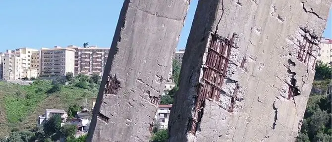 Psicosi da crollo, il video shock girato col drone sul degrado del ponte Morandi di Catanzaro