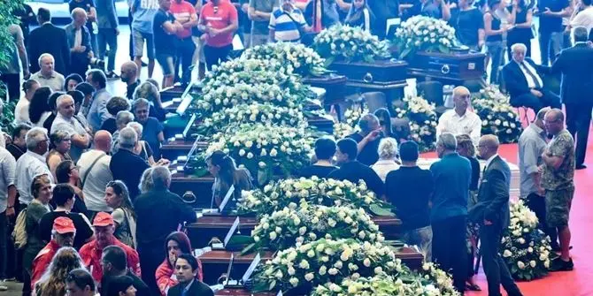 Tragedia di Genova: le lacrime di una nazione. L'ultimo saluto alle vittime tra dolore e rabbia